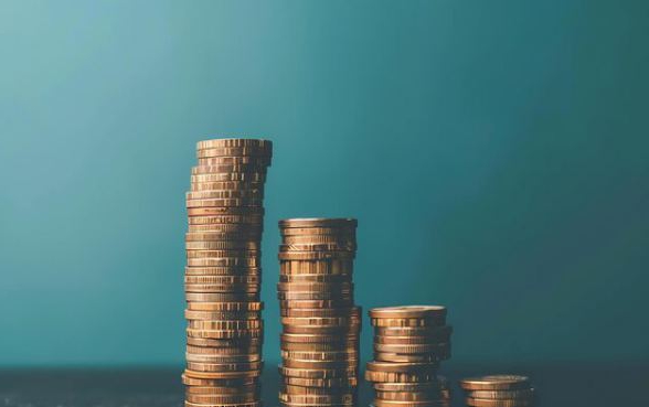 2026年不付邮费上征信吗，细致阐述5个综合评分不足有负债都能下款平台
